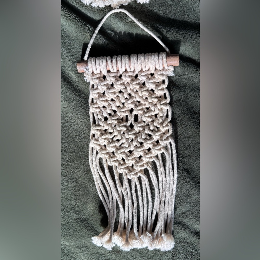 Handcrafted Cream Macramé Wall Hanging Set - Picture 3 of 3
